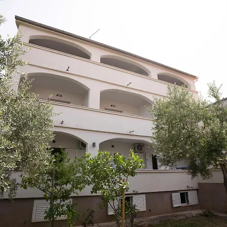 Pensionat & Petra Diklo