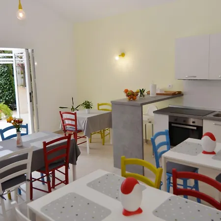 & Petra Konukevi Diklo