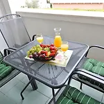 & Petra Guest house
