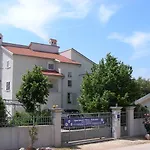 & Petra Guest house 3*